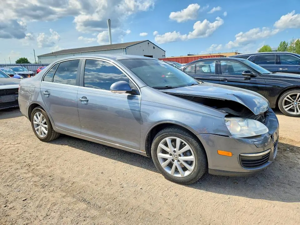 2010 VOLKSWAGEN JETTA SE  