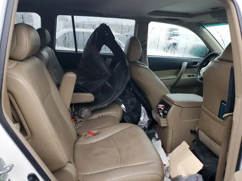 2010 TOYOTA HIGHLANDER SE  