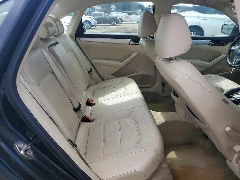 2013 VOLKSWAGEN PASSAT SE  