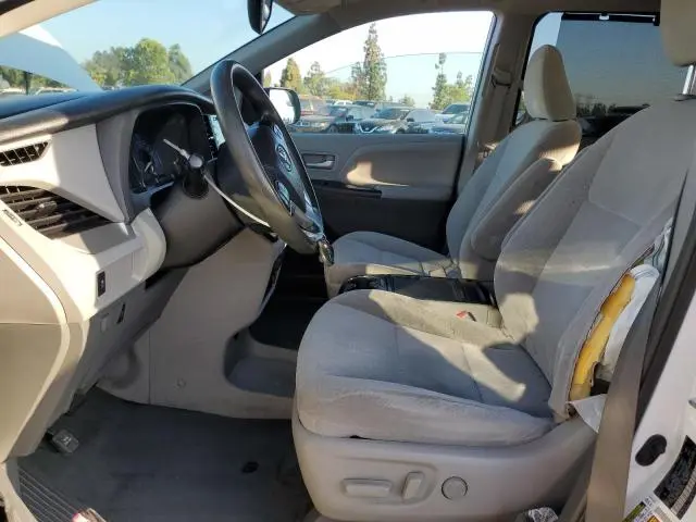 2019 TOYOTA SIENNA LE  
