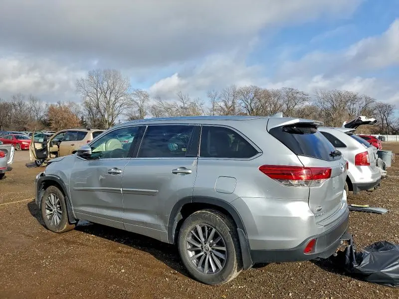2018 TOYOTA HIGHLANDER SE  