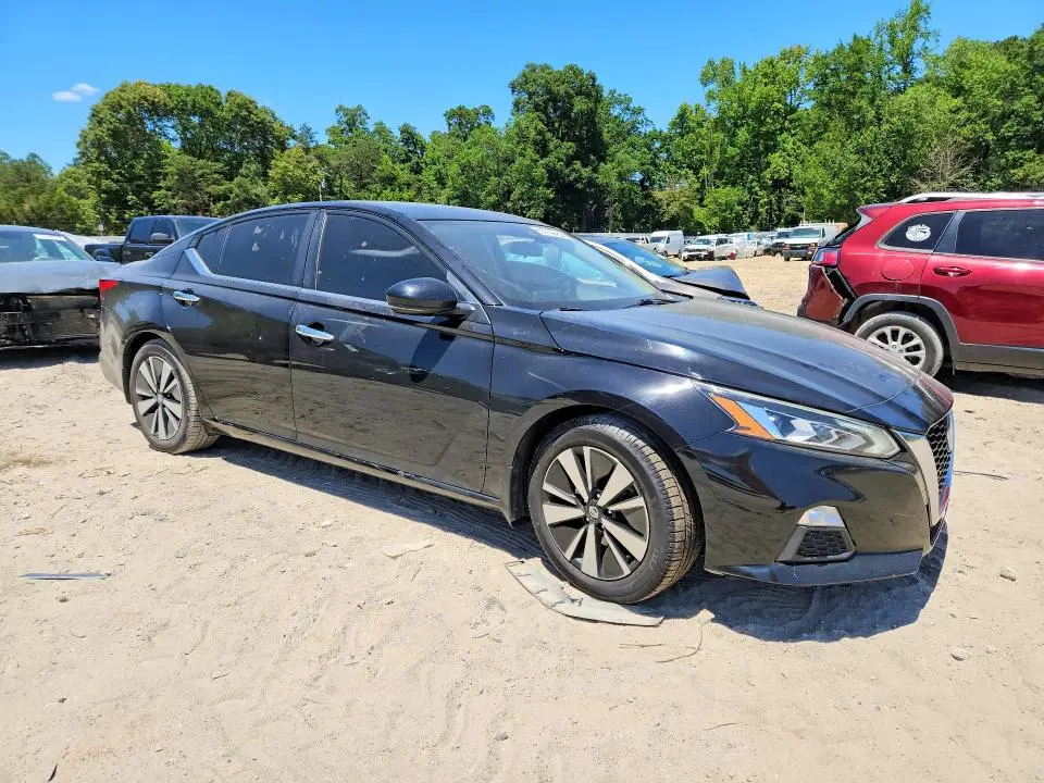2021 NISSAN ALTIMA SV  