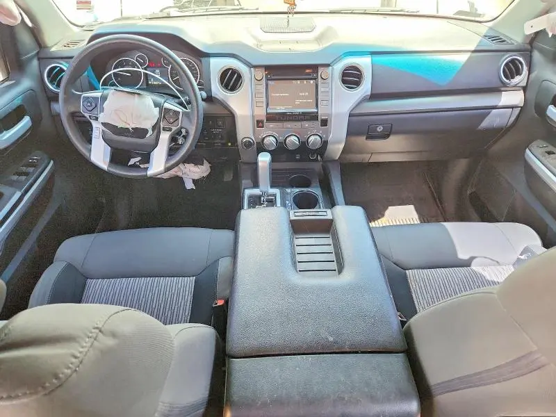 2017 TOYT TUNDRA SR5   