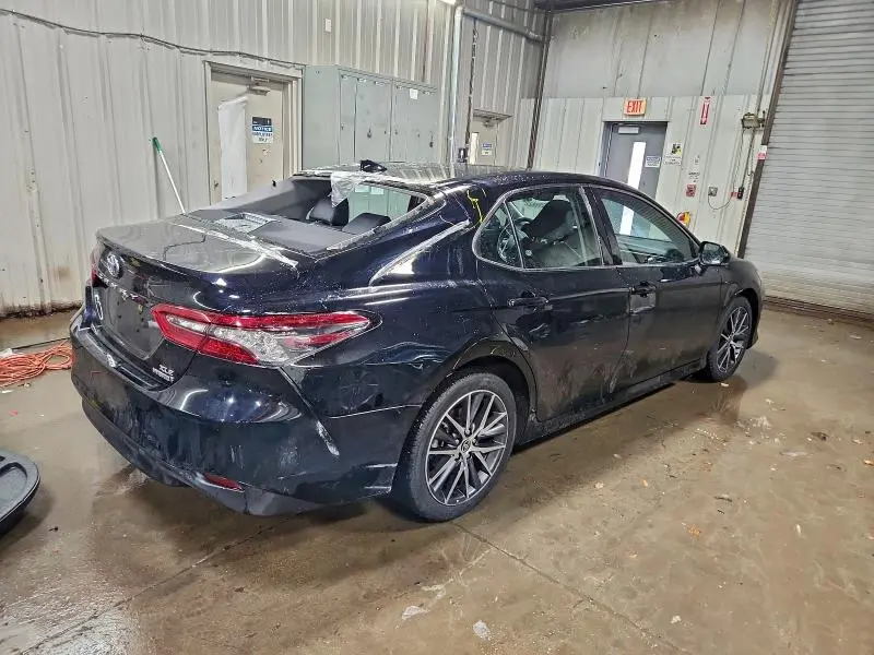 2023 TOYOTA CAMRY XLE  