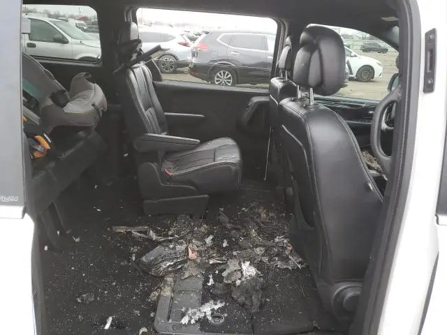 2014 CHRYSLER TOWN & COUNTRY S  