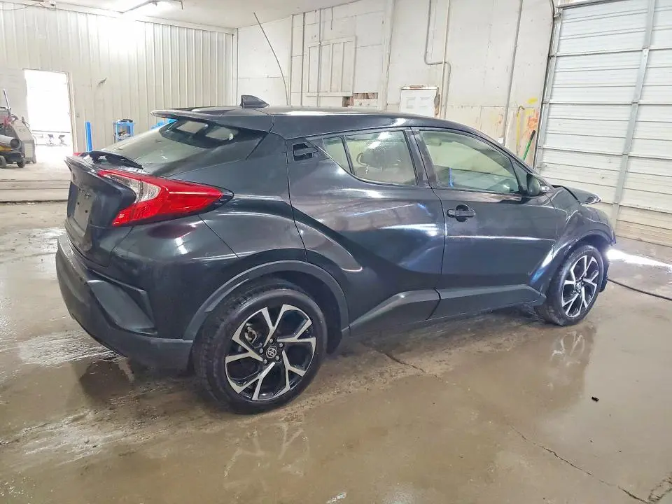 2021 TOYOTA C-HR XLE  