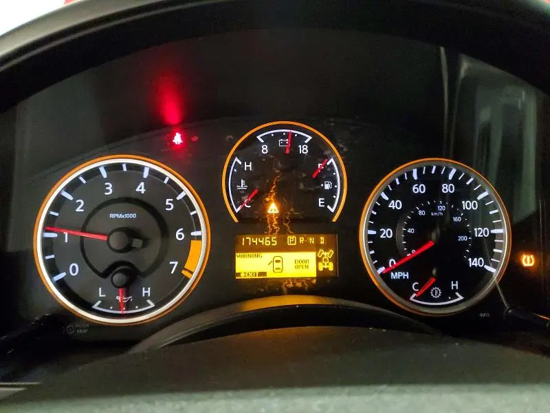 2010 NISSAN TITAN SE  