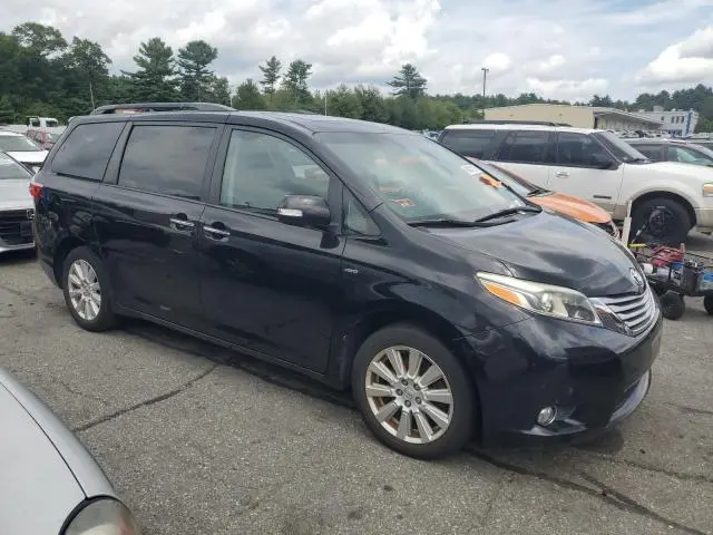 2017 TOYOTA SIENNA XLE  