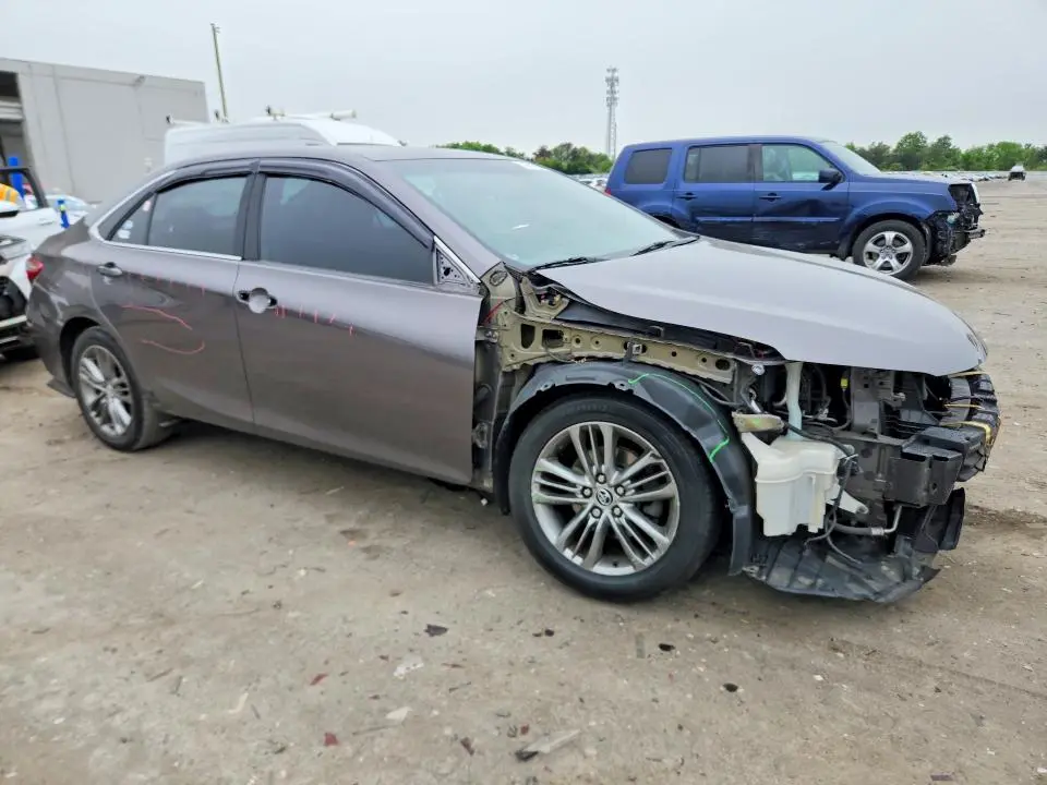 2015 TOYOTA CAMRY SE  