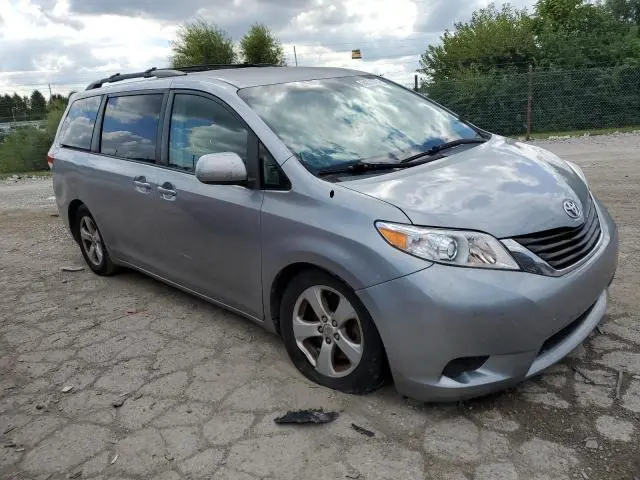 2013 TOYOTA SIENNA LE  