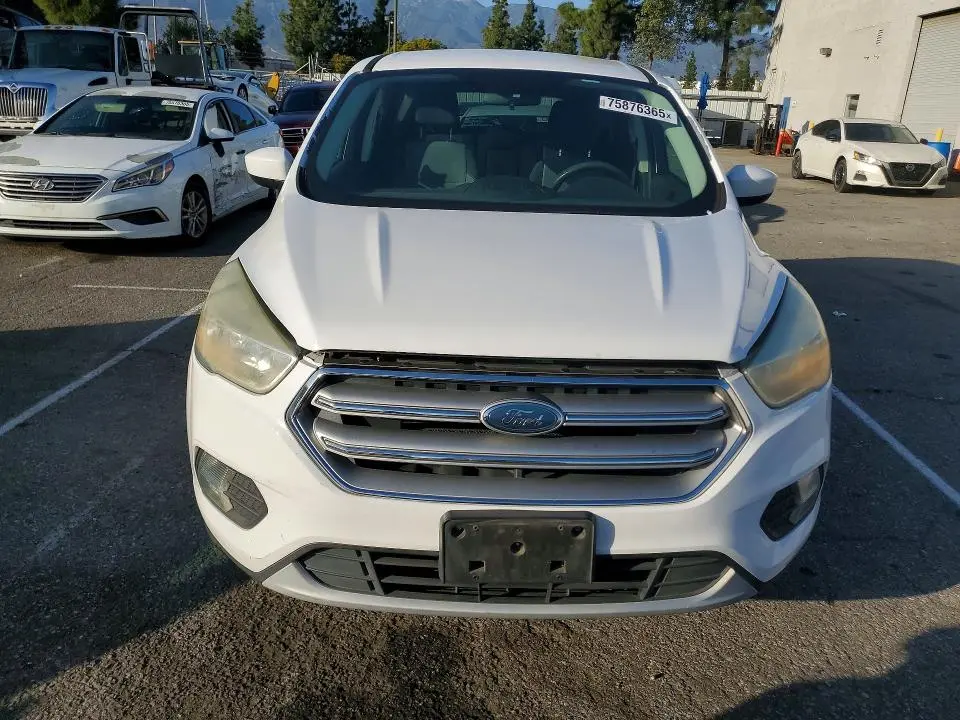 2017 FORD ESCAPE SE  