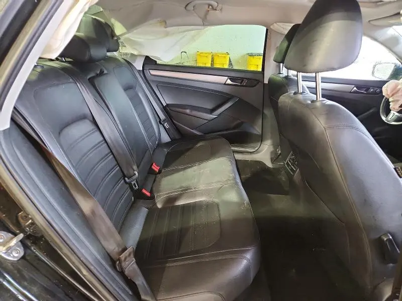 2015 VOLKSWAGEN PASSAT SE  
