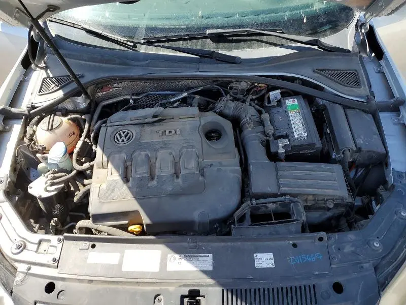 2015 VOLKSWAGEN PASSAT SE  