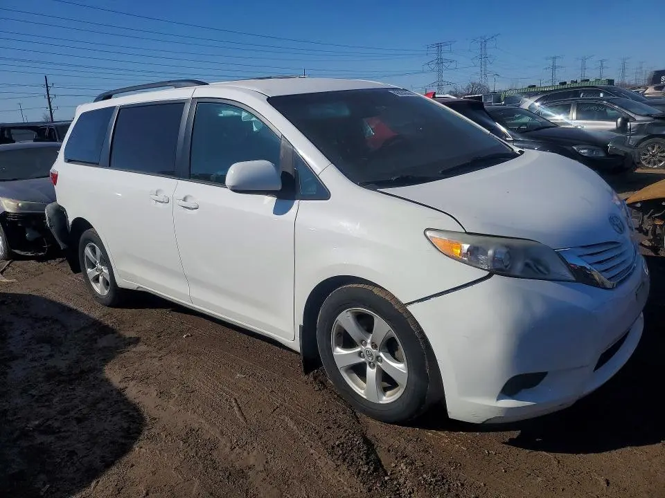 2017 TOYOTA SIENNA   