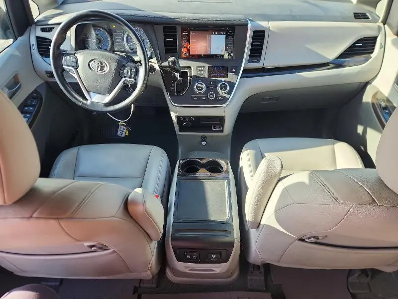 2018 TOYOTA SIENNA XLE 8-PASSENGER  