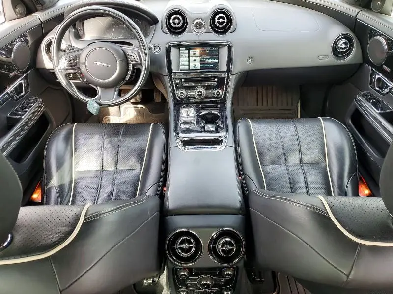 2015 JAGUAR XJ   