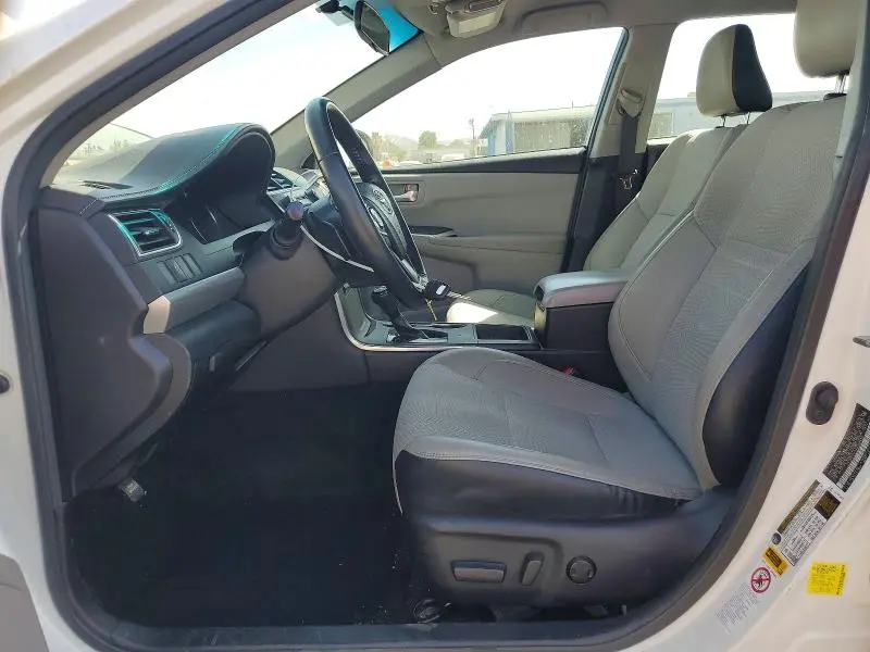 2016 TOYOTA CAMRY SE  