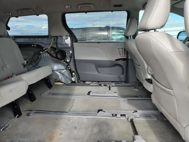 2011 TOYOTA SIENNA XLE  