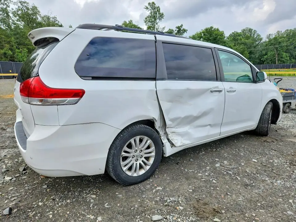 2012 TOYOTA SIENNA XLE 8-PASSENGER  