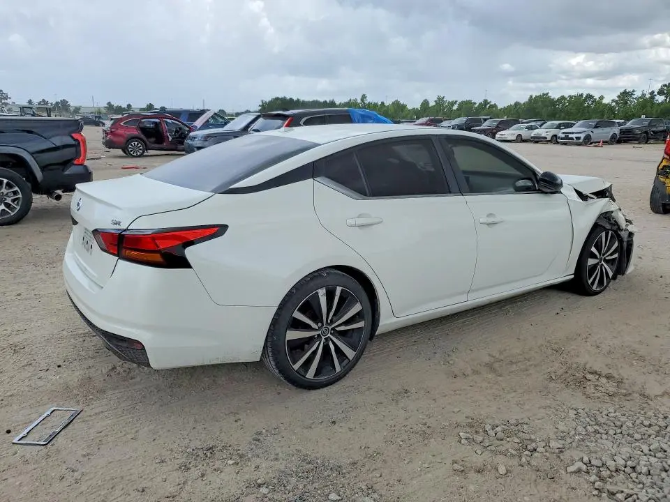 2019 NISSAN ALTIMA SR  