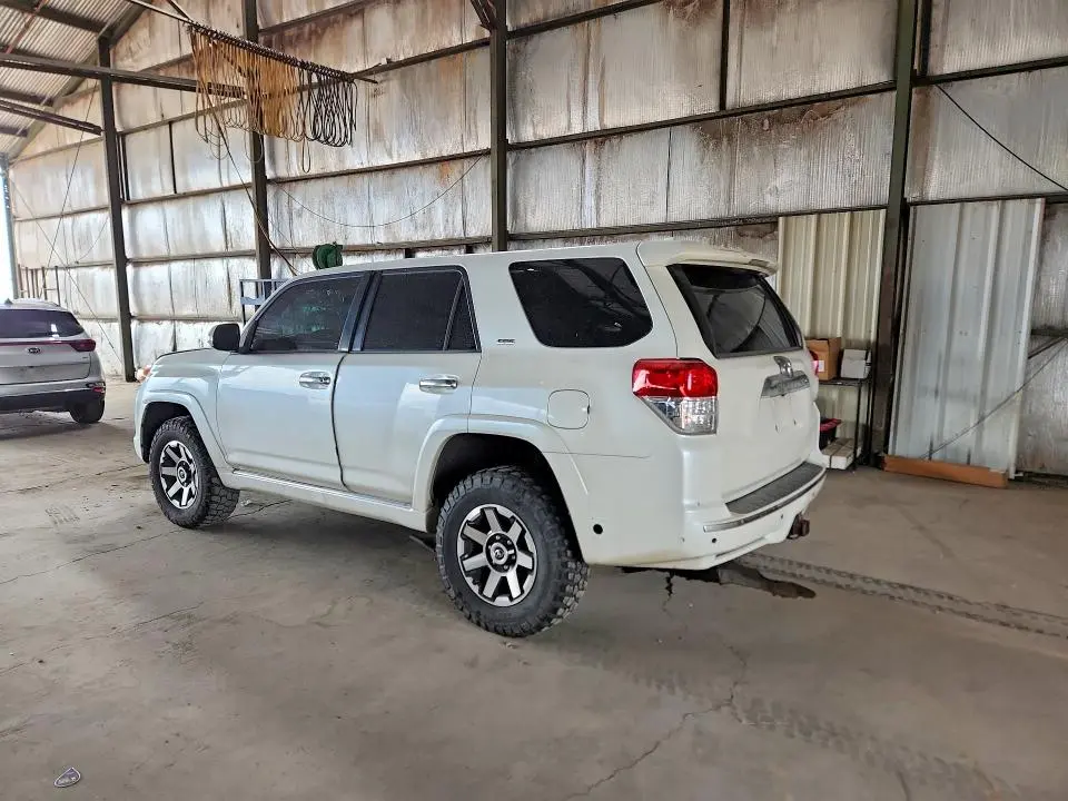 2010 TOYOTA 4RUNNER SR5  