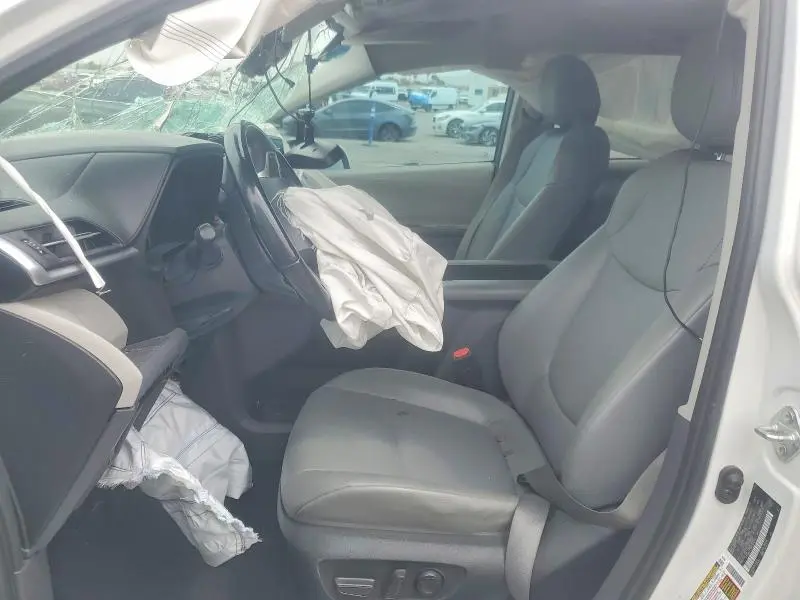 2022 TOYOTA SIENNA XLE  