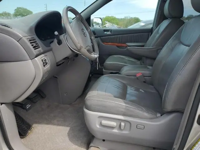 2010 TOYOTA SIENNA XLE  