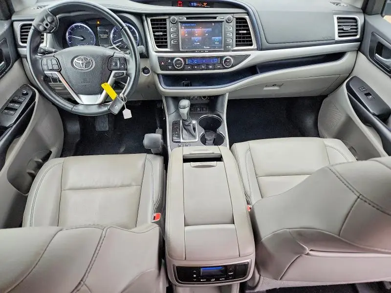2019 TOYOTA HIGHLANDER XLE  
