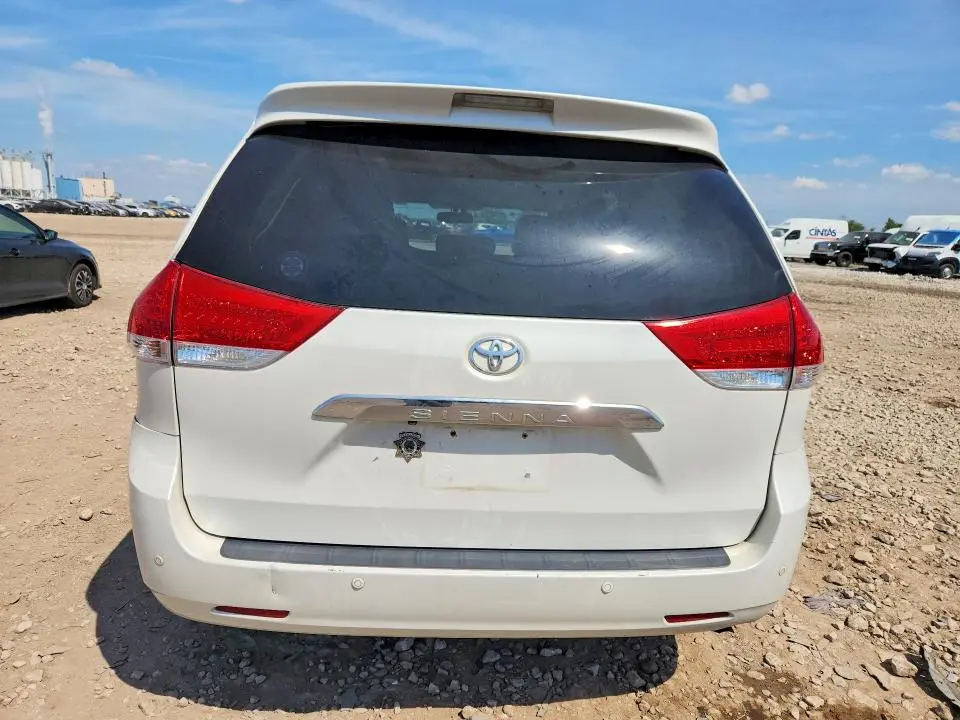 2011 TOYOTA SIENNA LIMITED 7-PASSENGER  