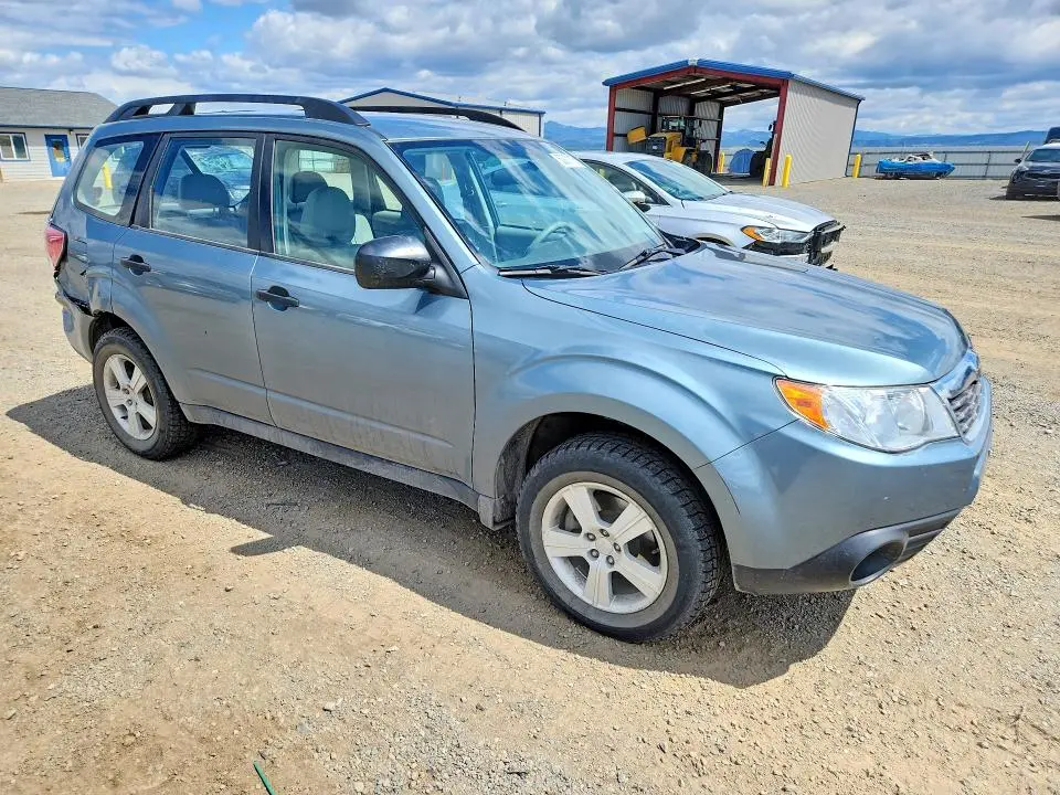 2010 SUBARU FORESTER XS  