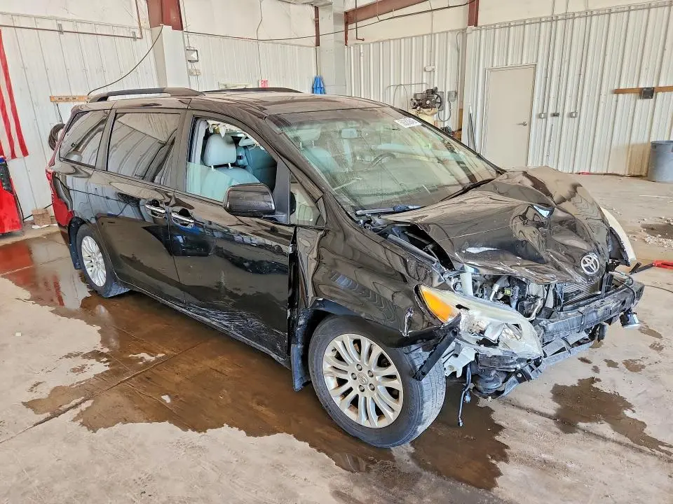 2015 TOYOTA SIENNA XLE 8-PASSENGER  
