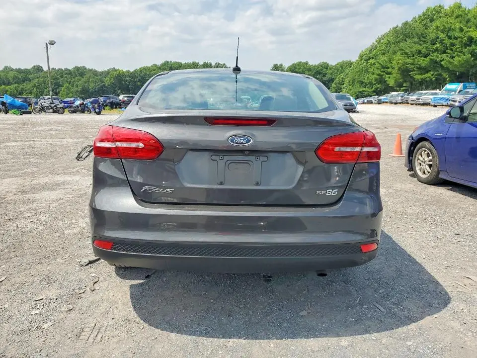 2016 FORD FOCUS SE  