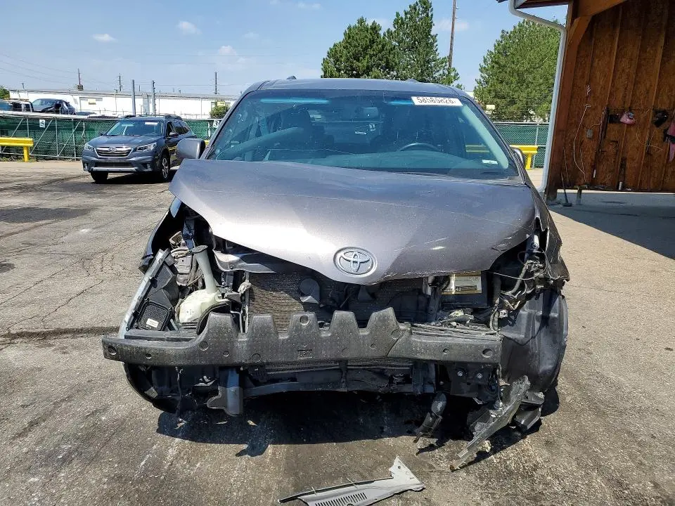 2017 TOYOTA SIENNA XLE PREMIUM 7-PASSENGER  