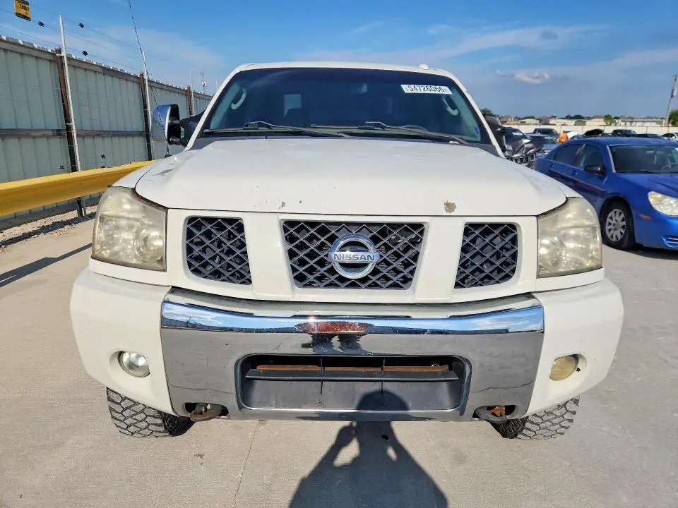 2011 NISSAN TITAN SV  