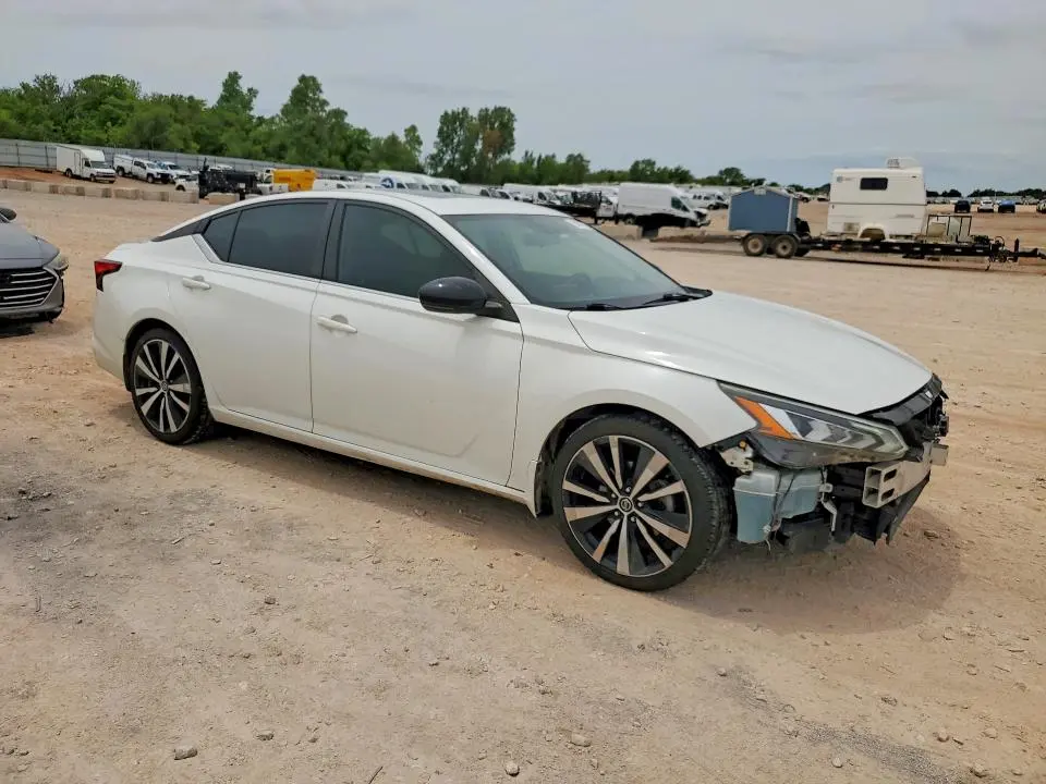 2019 NISSAN ALTIMA SR  
