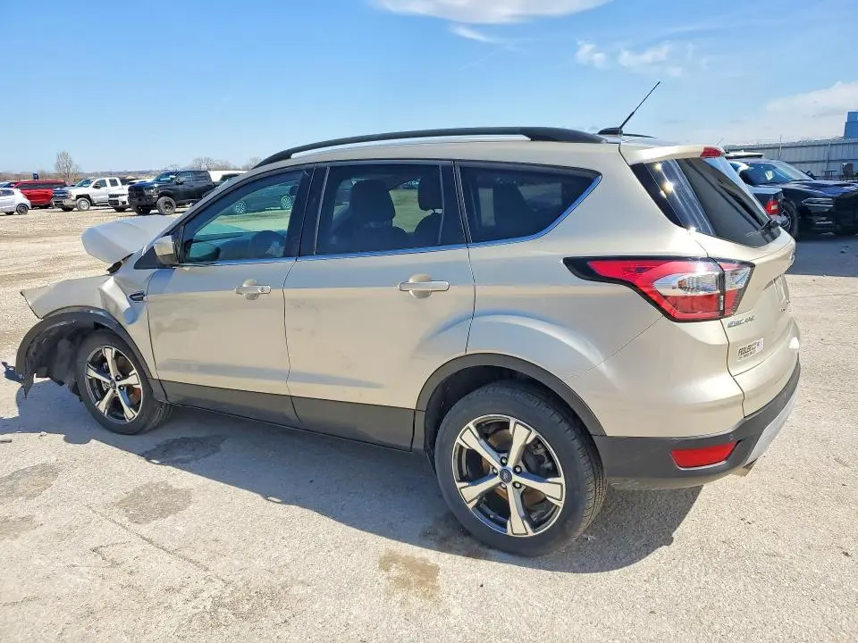 2017 FORD ESCAPE SE  