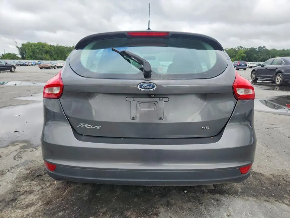 2015 FORD FOCUS SE  