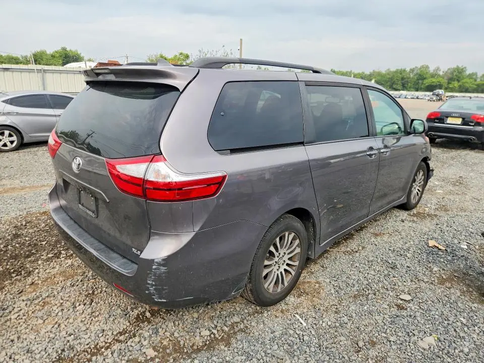 2019 TOYOTA SIENNA XLE 8-PASSENGER  