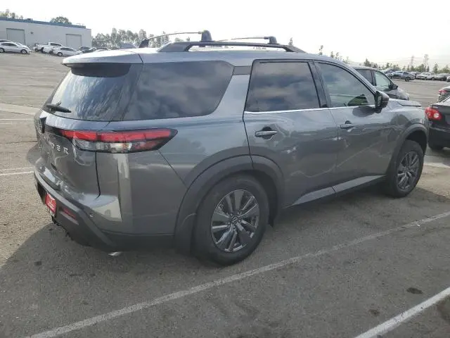 2025 NISSAN PATHFINDER SV  