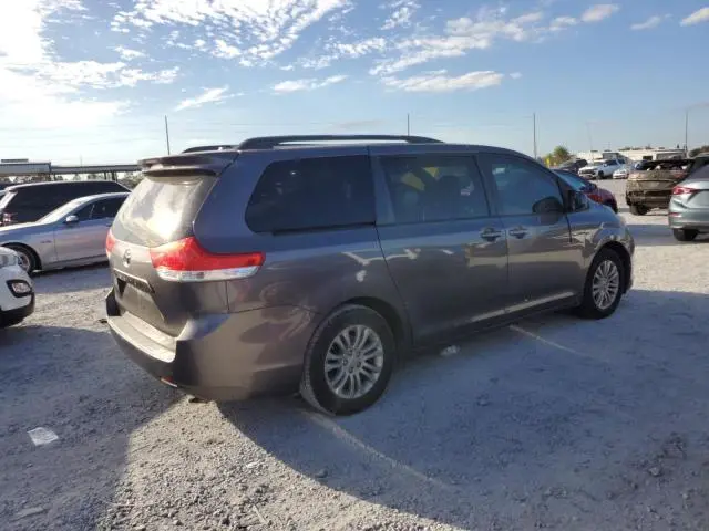 2012 TOYOTA SIENNA XLE  