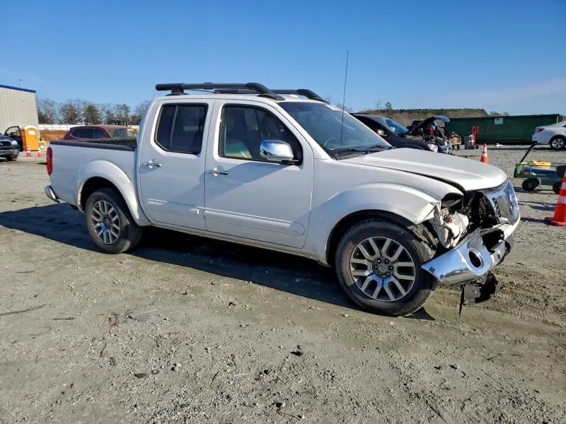 2010 NISSAN FRONTIER CREW CAB SE  
