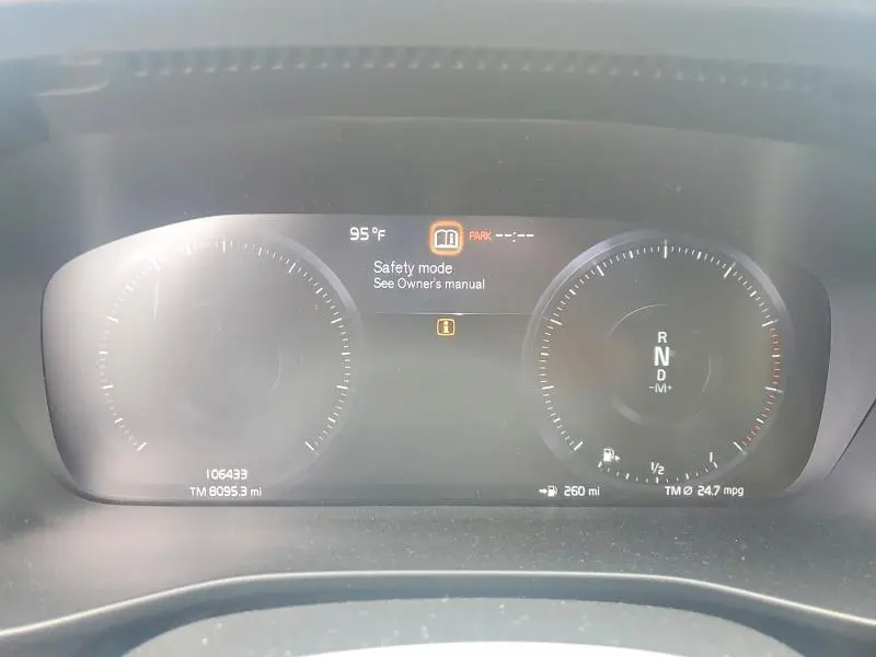 2019 VOLVO XC40 T5 MOMENTUM  