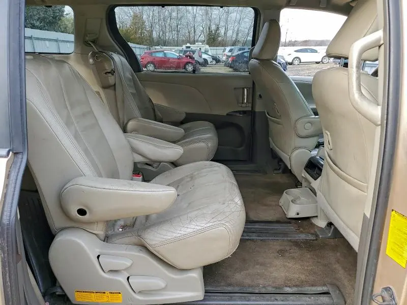 2014 TOYOTA SIENNA XLE  