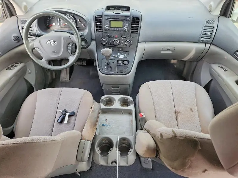 2011 KIA SEDONA LX  