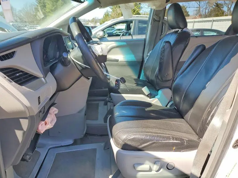 2015 TOYOTA SIENNA LE MOBILITY 7-PASSENGER  