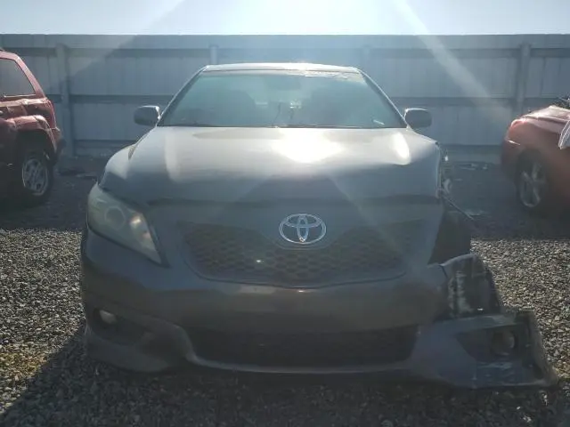 2011 TOYOTA CAMRY SE  