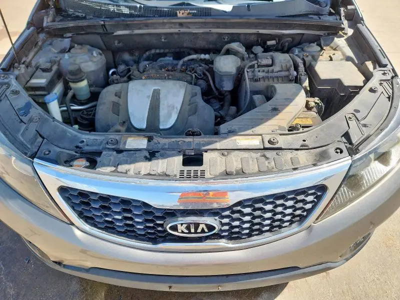 2011 KIA SORENTO BASE  