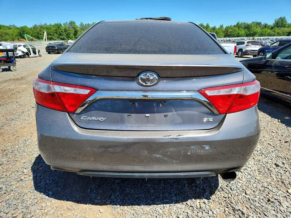 2016 TOYOTA CAMRY SE  
