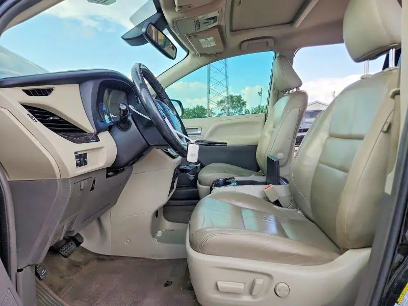 2018 TOYOTA SIENNA XLE 8-PASSENGER  