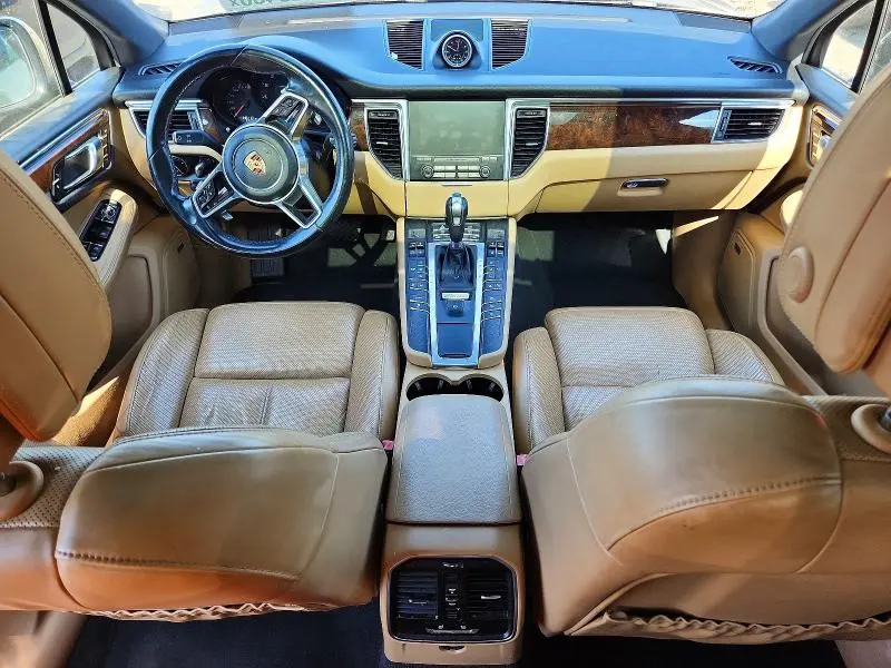 2017 PORSCHE MACAN   